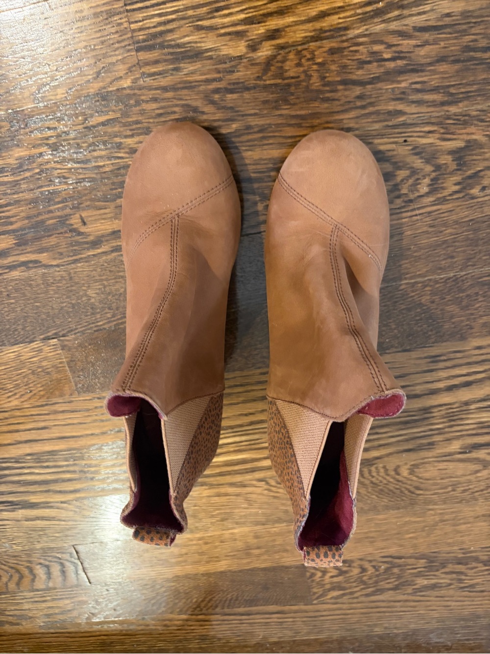 Toms Tan Leather Chelsea Ankle Boots with Maroon Lining